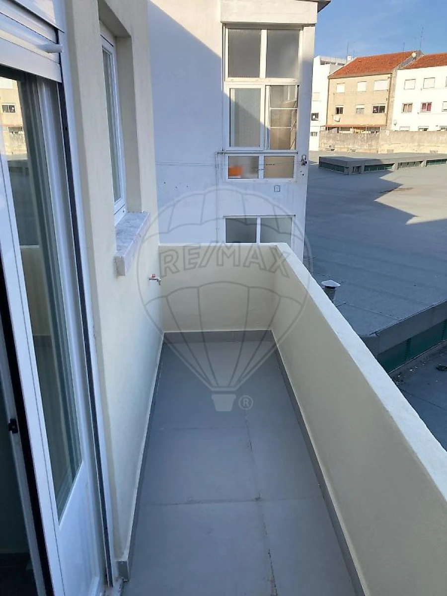 Apartamento T2 para Arrendamento em Nossa Senhora do Pópulo, Coto e São Gregório Foto 13