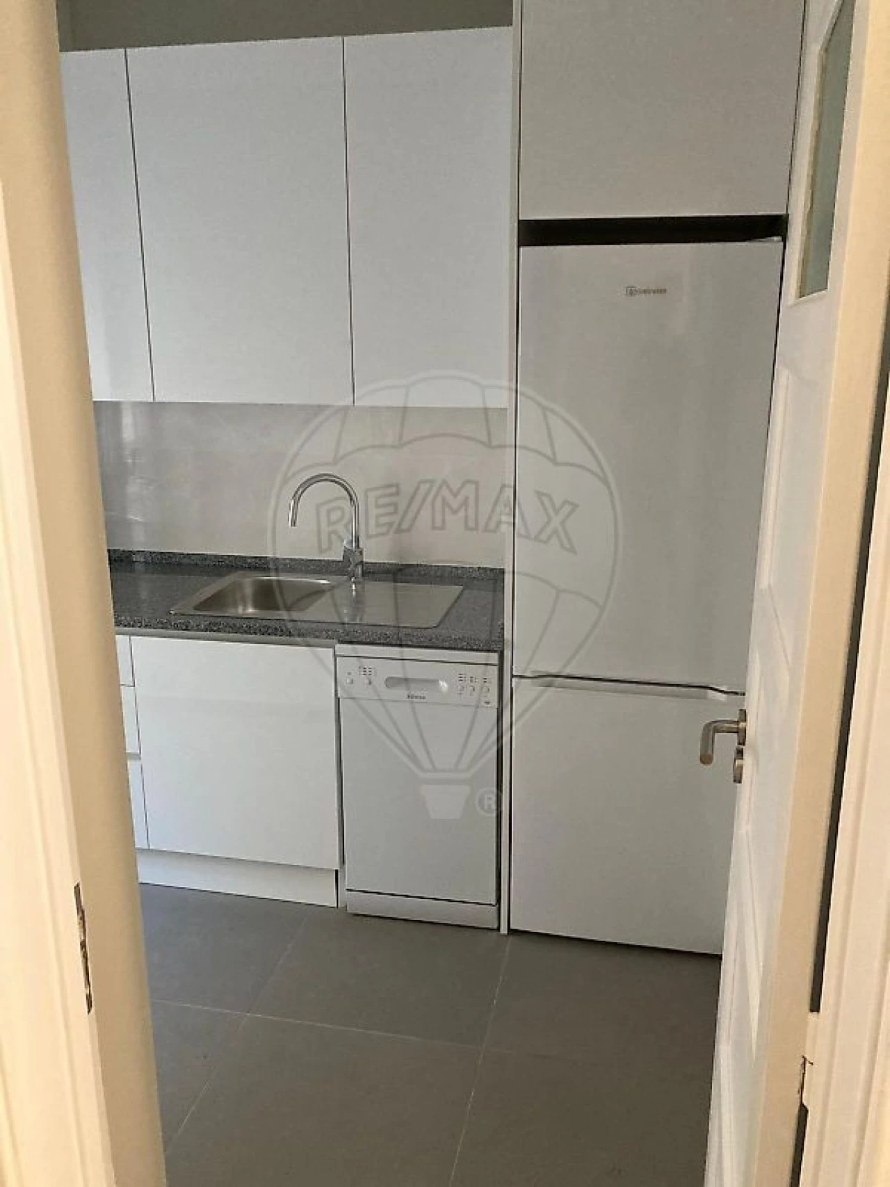 Apartamento T2 para Arrendamento em Nossa Senhora do Pópulo, Coto e São Gregório Foto 1