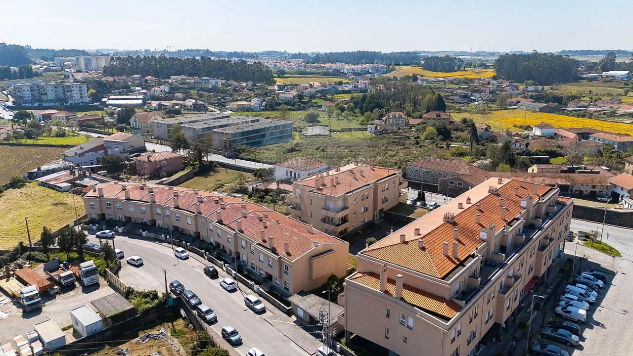 Moradia T4 para Venda em Vilar de Pinheiro Foto 36