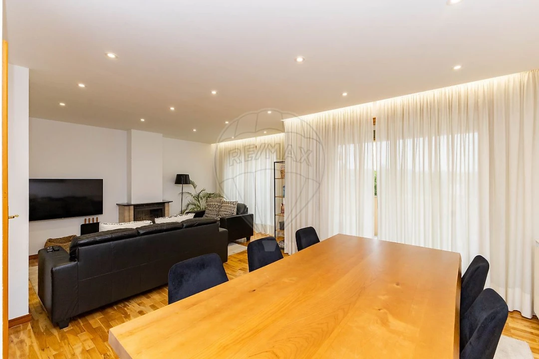 Moradia T4 para Venda em Vilar de Pinheiro Foto 5