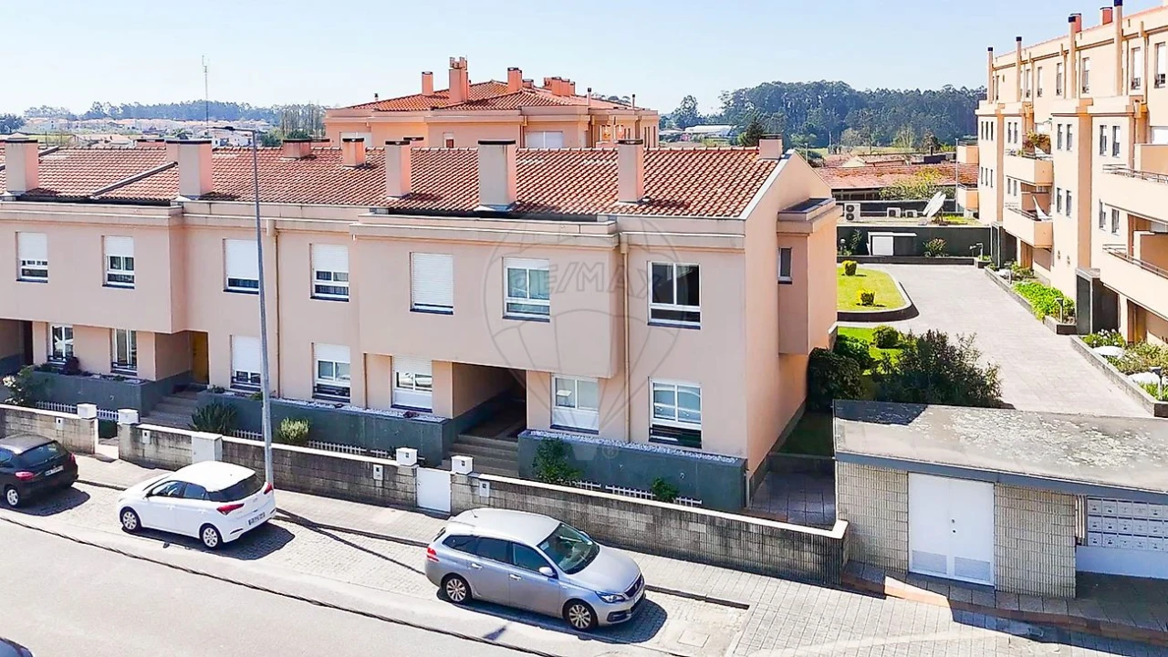 Moradia T4 para Venda em Vilar de Pinheiro Foto 2