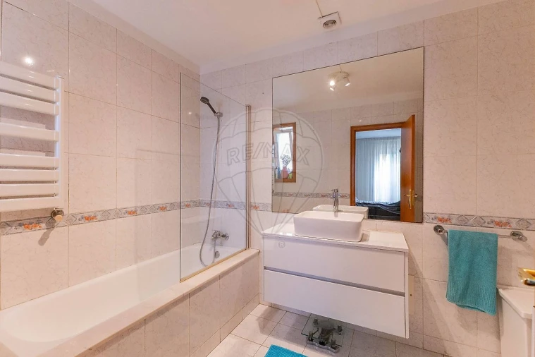 Moradia T4 para Venda em Vilar de Pinheiro Foto 23