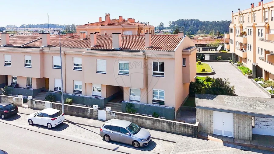 Moradia T4 para Venda em Vilar de Pinheiro Foto 2