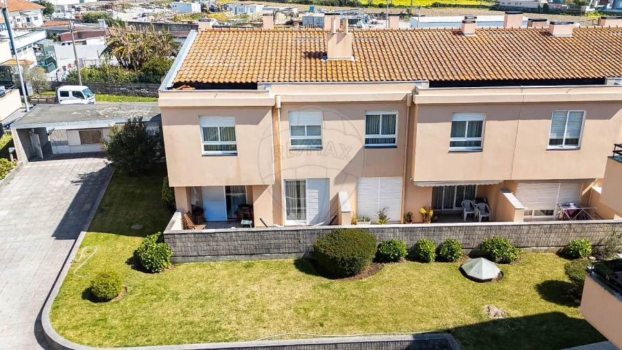 Moradia T4 para Venda em Vilar de Pinheiro Foto 33