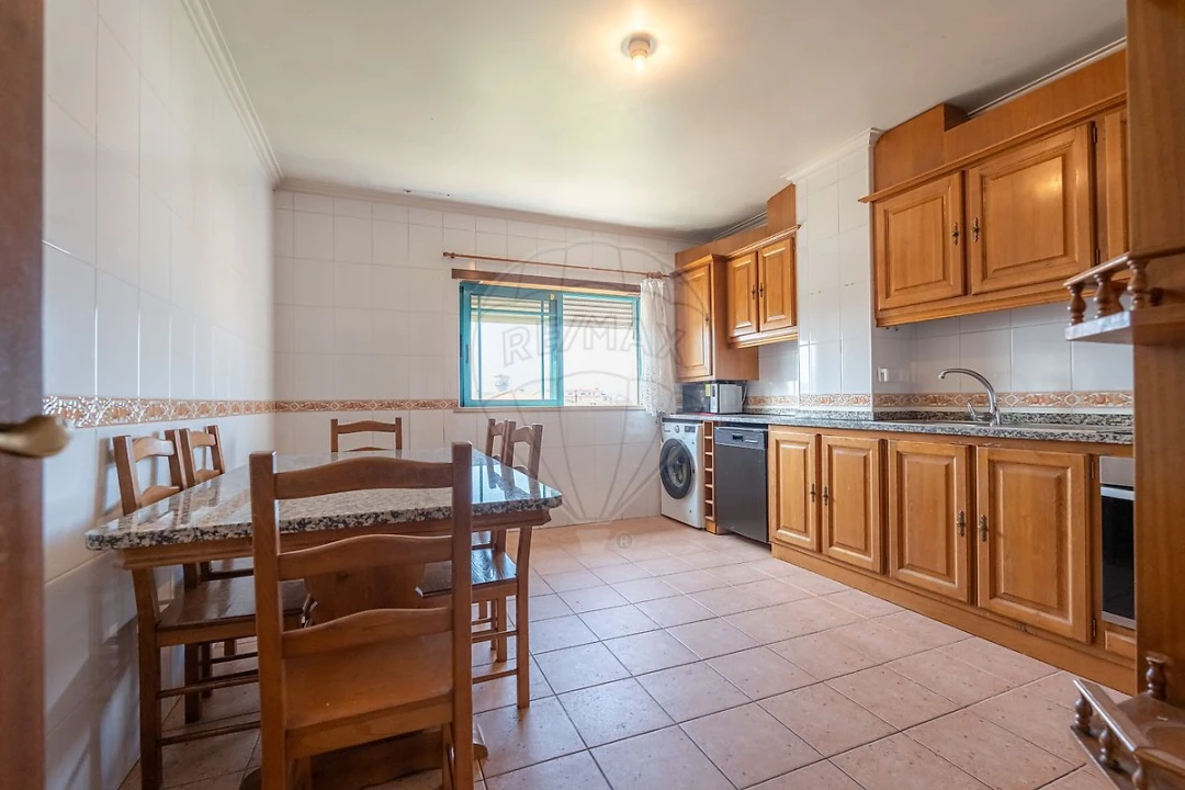 Apartamento T4 para Venda em Nelas Foto 22