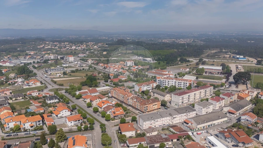 Apartamento T4 para Venda em Nelas Foto 11