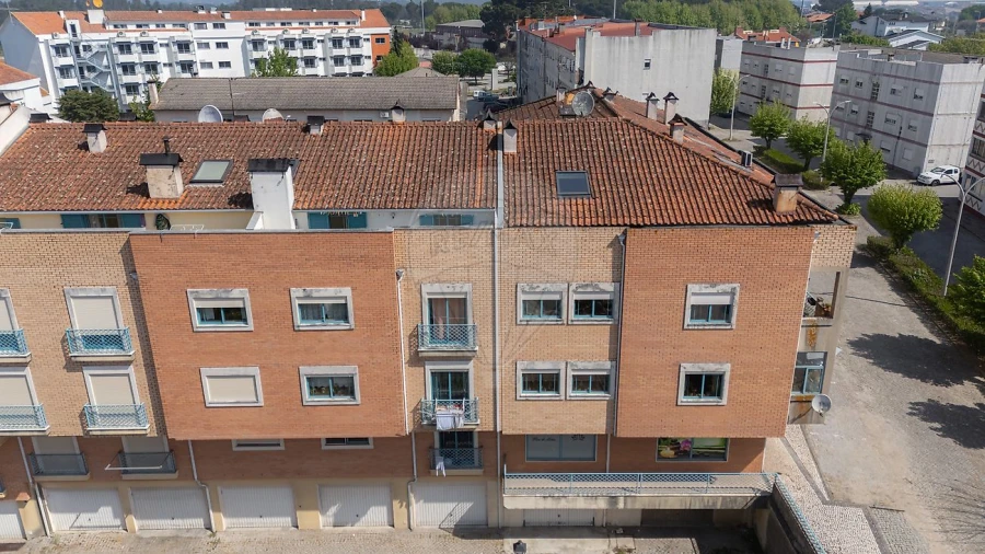 Apartamento T4 para Venda em Nelas Foto 30