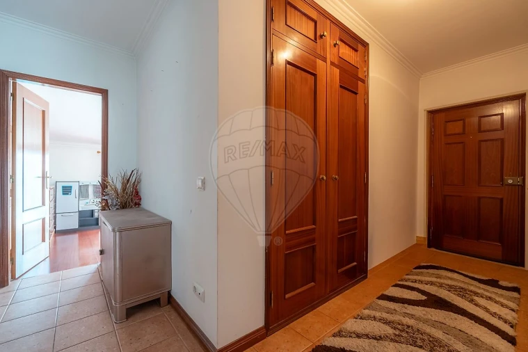 Apartamento T4 para Venda em Nelas Foto 3