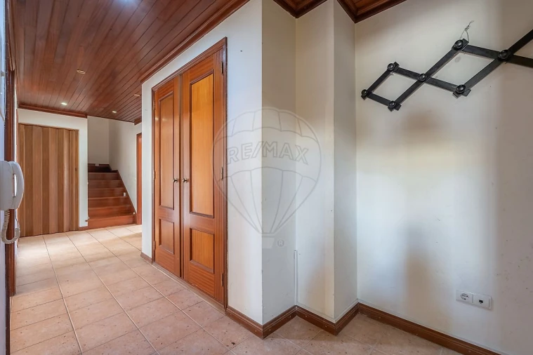 Apartamento T4 para Venda em Nelas Foto 13