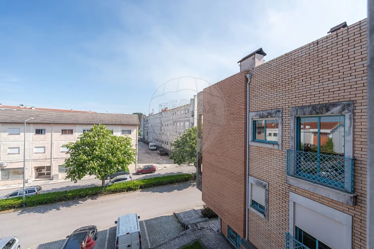 Apartamento T4 para Venda em Nelas Foto 35