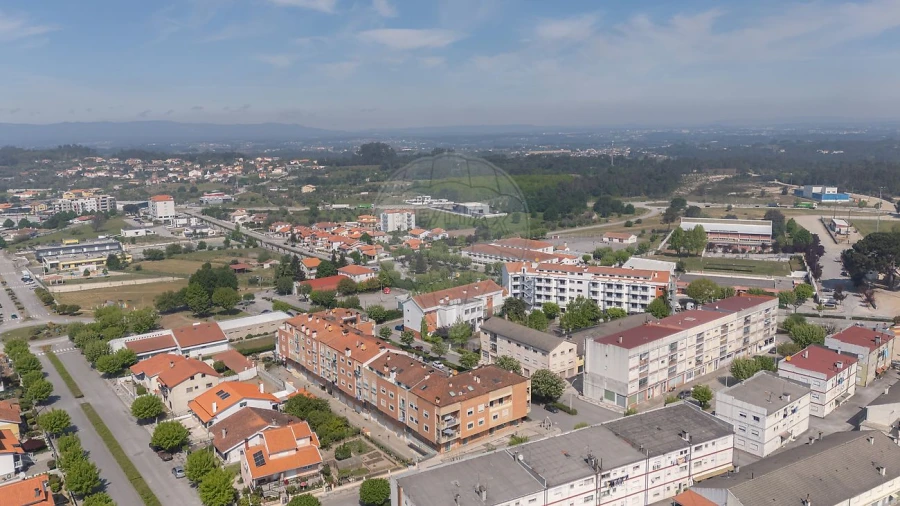 Apartamento T4 para Venda em Nelas Foto 39