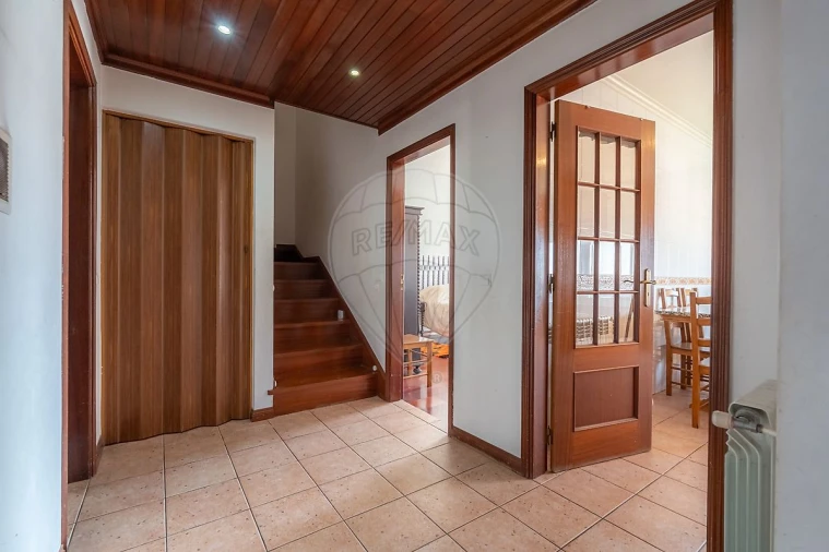 Apartamento T4 para Venda em Nelas Foto 14