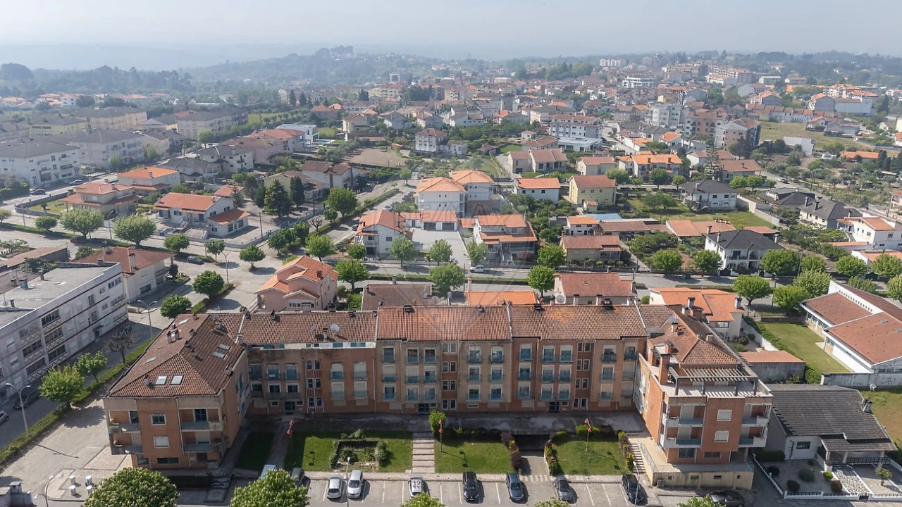 Apartamento T4 para Venda em Nelas Foto 32