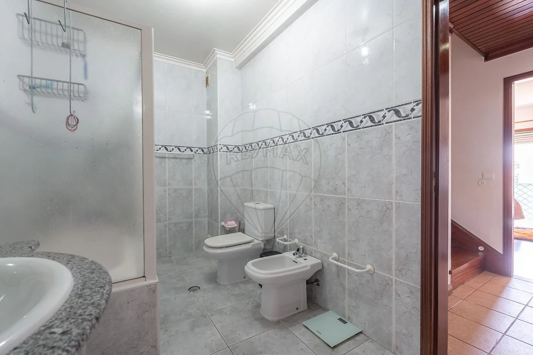 Apartamento T4 para Venda em Nelas Foto 37