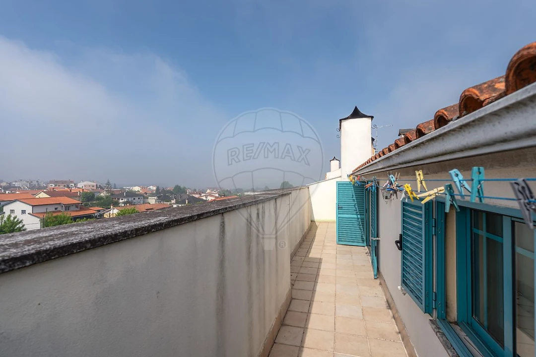 Apartamento T4 para Venda em Nelas Foto 7