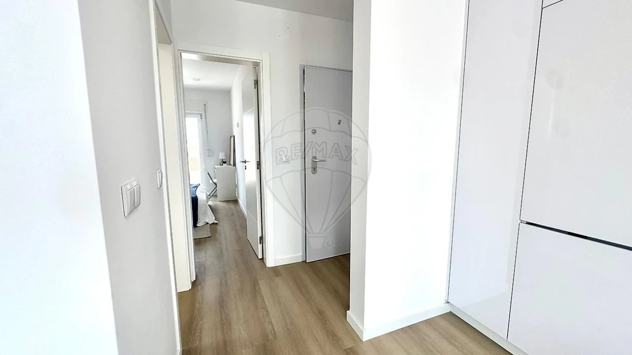 Apartamento T1 para Venda em Casal de Cambra Foto 1