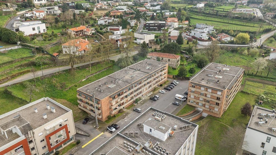 Apartamento T2 para Venda em Nogueiró e Tenões Foto 2