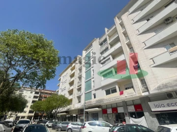 Garagem para Venda em Rio Maior