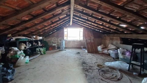 Moradia T1 para Venda em Madalena e Beselga
