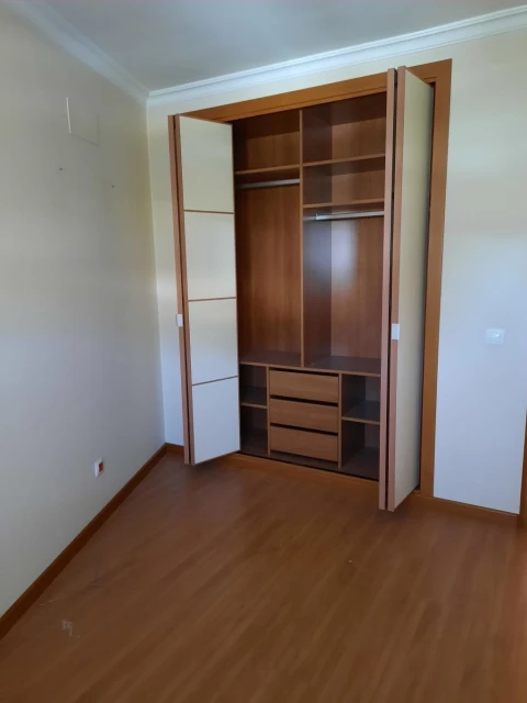 Apartamento T1 para Venda em Carregado e Cadafais