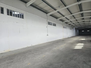 Armazém para Arrendamento em Batalha