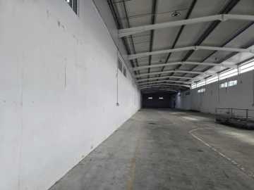 Armazém para Arrendamento em Batalha