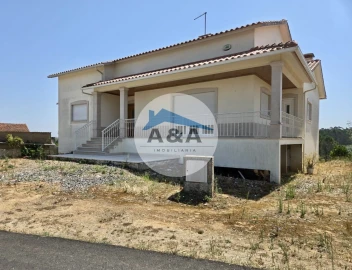 Moradia T3 para Venda em Atouguia