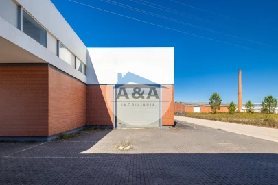 Armazém para Arrendamento em Pedreiras