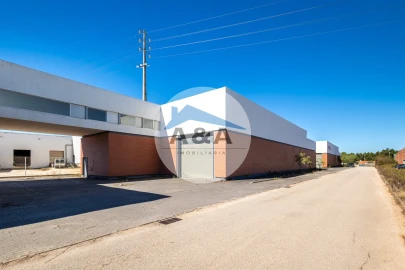 Armazém para Arrendamento em Pedreiras