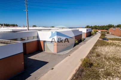 Armazém para Arrendamento em Pedreiras