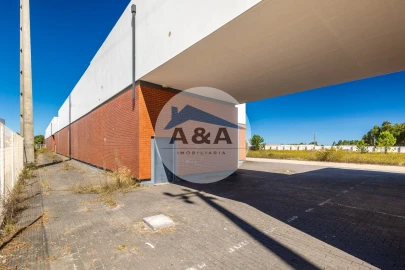 Armazém para Arrendamento em Pedreiras