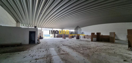 Armazém para Venda em Colmeias e Memória