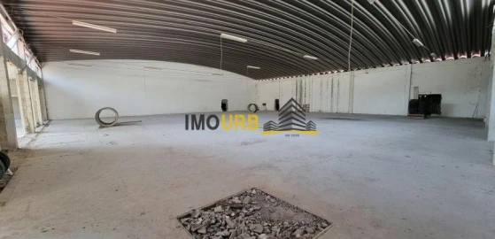 Armazém para Venda em Colmeias e Memória