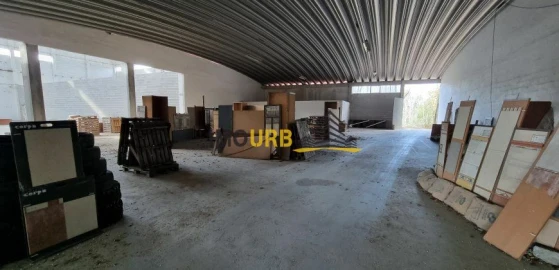 Armazém para Venda em Colmeias e Memória