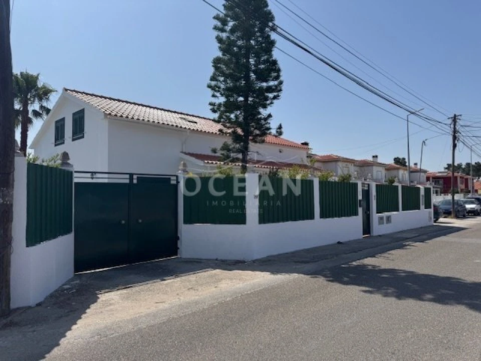 Moradia T5 para Venda em Azeitão (São Lourenço e São Simão) Foto 2