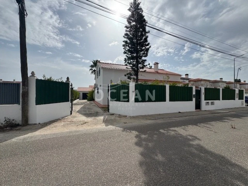 Moradia T5 para Venda em Azeitão (São Lourenço e São Simão) Foto 3