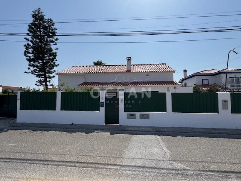Moradia T5 para Venda em Azeitão (São Lourenço e São Simão) Foto 1