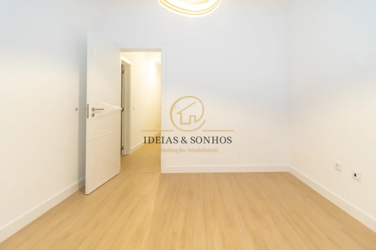 Moradia T4 para Venda em Quinta do Conde Foto 13