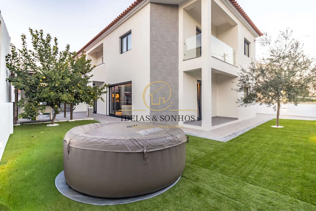 Moradia T4 para Venda em Quinta do Conde Foto 6