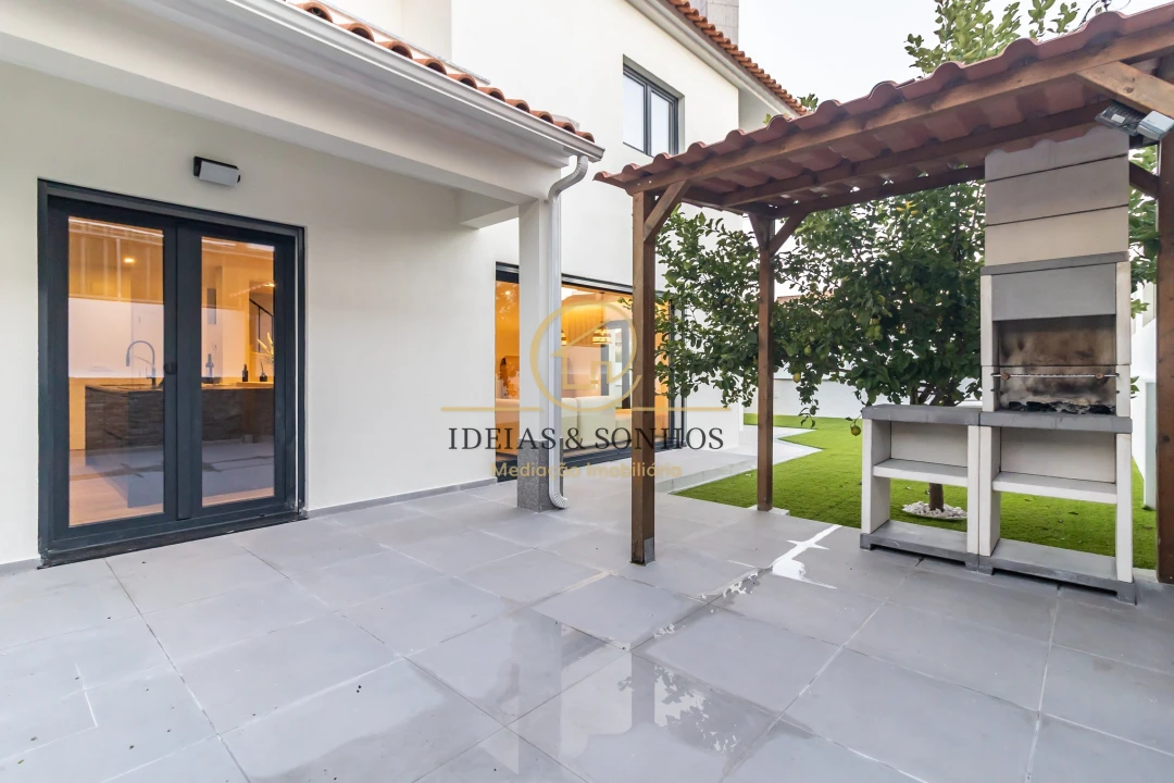 Moradia T4 para Venda em Quinta do Conde Foto 5