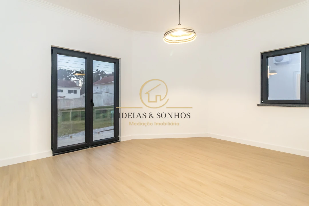 Moradia T4 para Venda em Quinta do Conde Foto 10