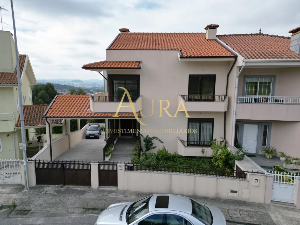 Moradia T4 para Venda em Fânzeres e São Pedro da Cova Foto 2