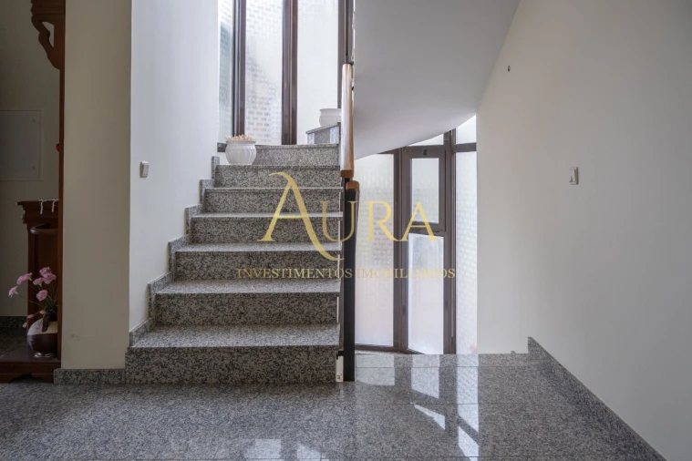 Moradia T4 para Venda em Fânzeres e São Pedro da Cova Foto 16