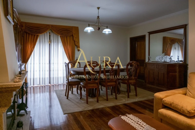 Moradia T4 para Venda em Fânzeres e São Pedro da Cova Foto 8