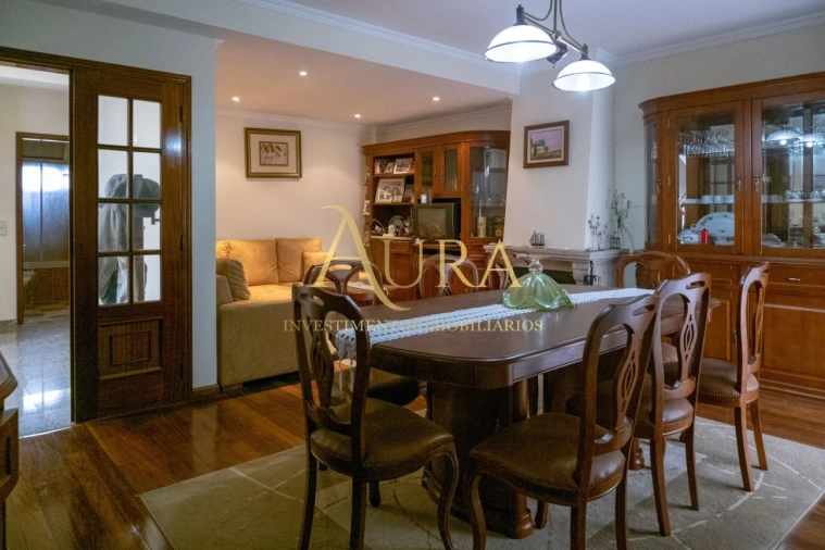 Moradia T4 para Venda em Fânzeres e São Pedro da Cova Foto 9