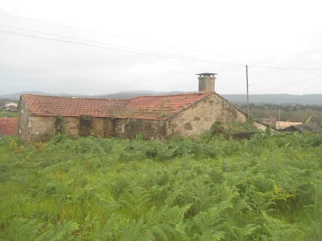 Quinta T0 para Venda em Gondarem