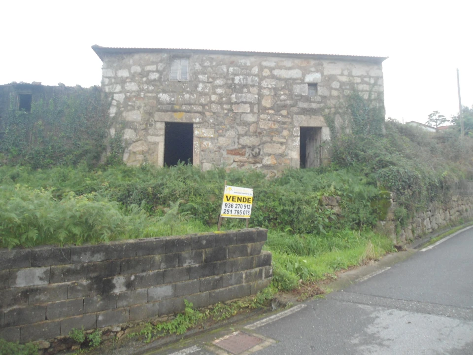 Quinta T0 para Venda em Gondarem Foto 1