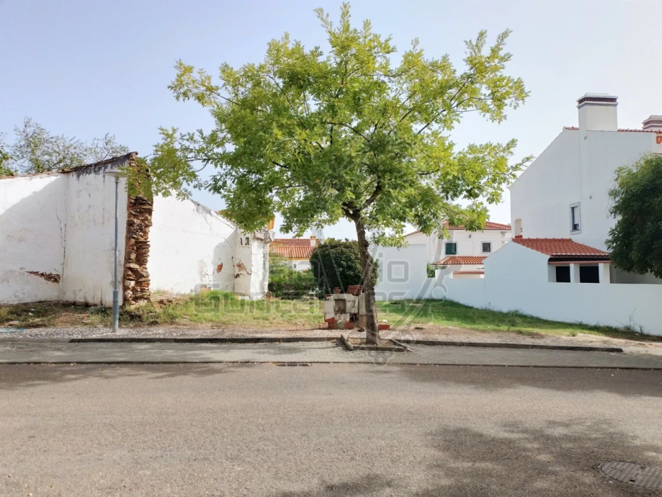 Terreno para Venda em Estremoz (Santa Maria e Santo André) Foto 1