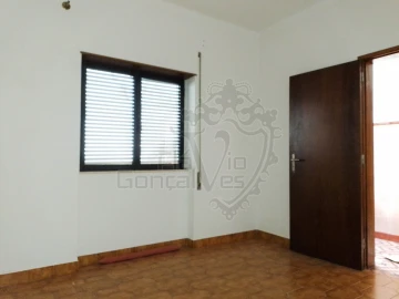 Moradia T4 para Venda em São João Baptista