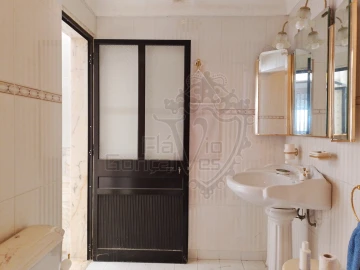 Moradia T4 para Venda em São João Baptista